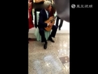 John Kerry plays guitar to entertain Chinese vice premier