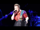 Kelly Clarkson singing fan request Blank Space by Taylor Swift in Toronto
