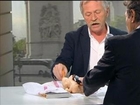 Bové refuse l'accord de libre-échange et pose un poulet français sur la table - 22/05